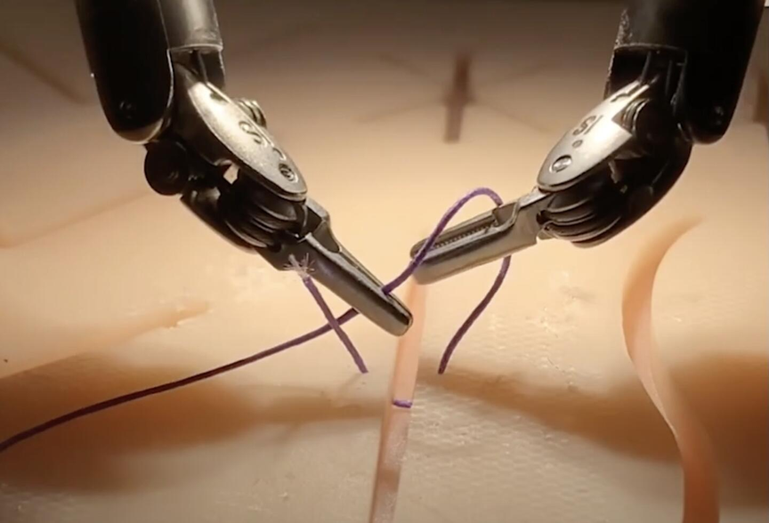 Surgical robot performing robotic microsurgery