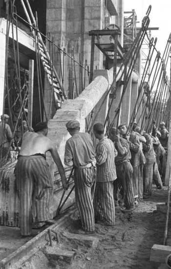 Prisoner work force in construction. Source: Bundesarchiv